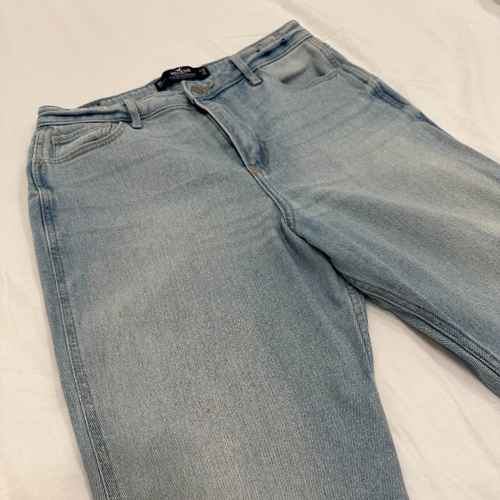 Hollister Ultra High-Rise Mom Jean